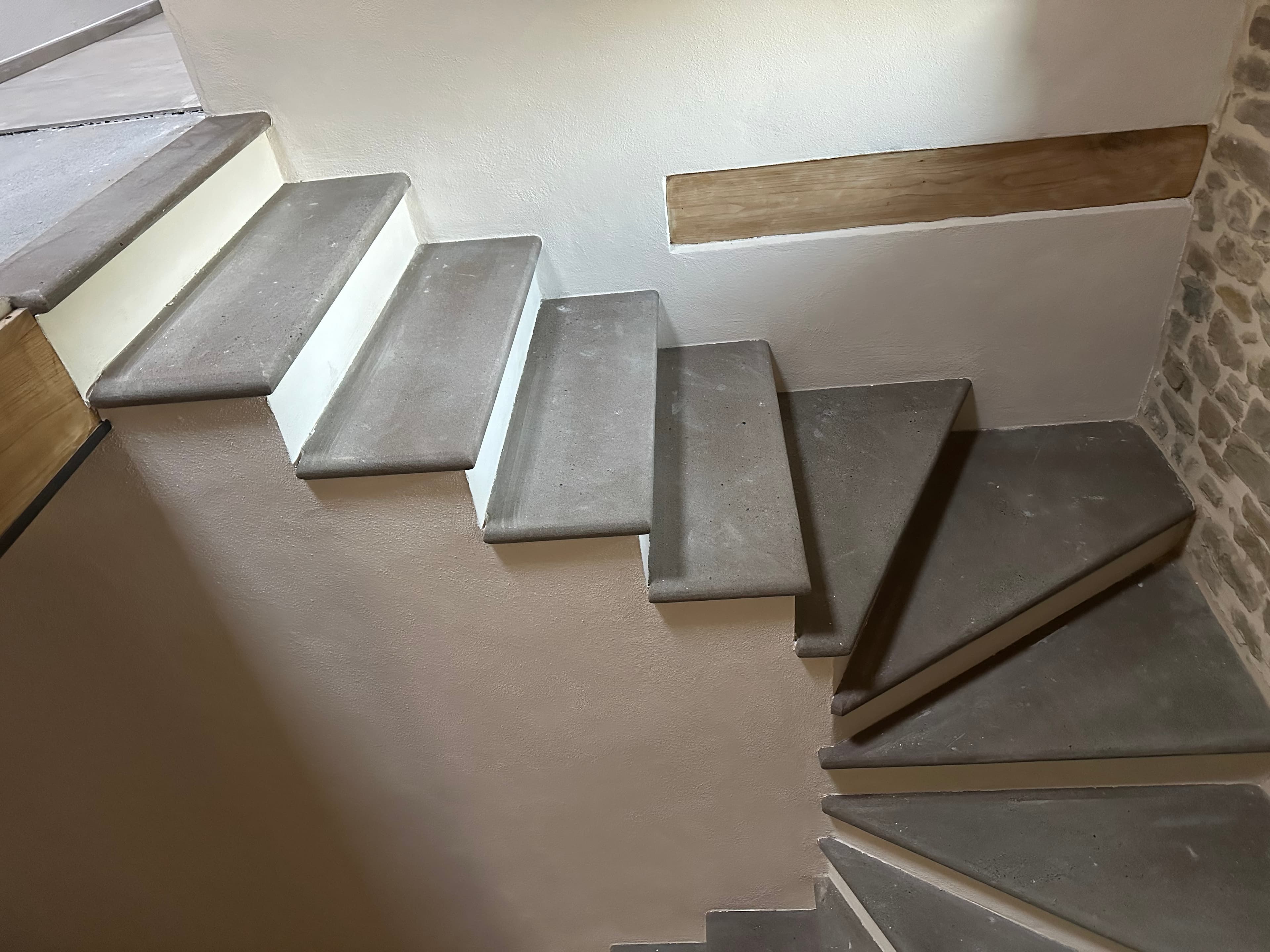 Scala in muratura su edificio recuperato