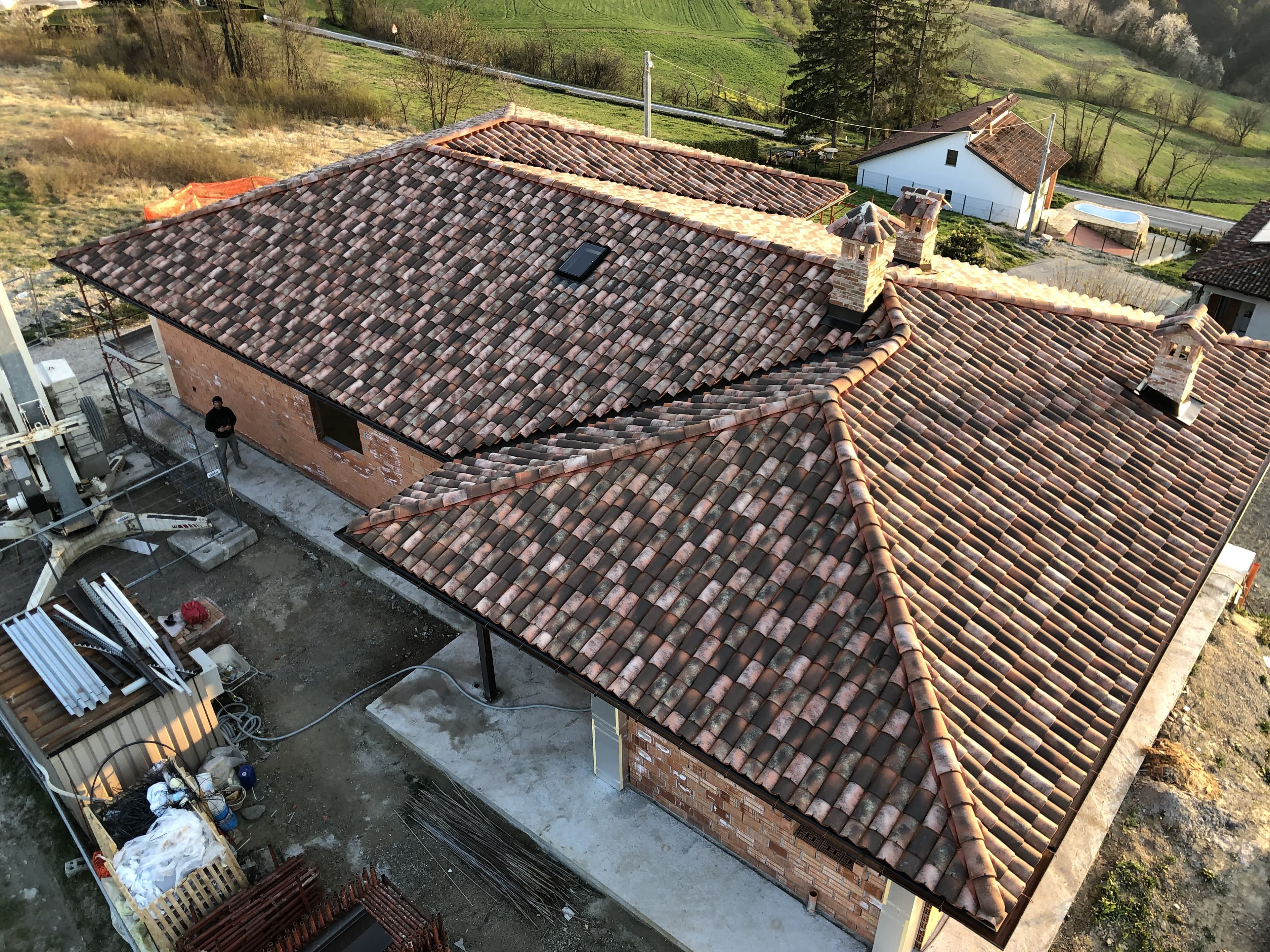 Tetto in coppi rifatto nelle Langhe